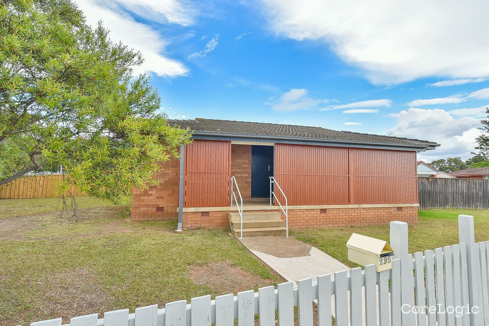 295 Riverside Dr, Airds, NSW 2560