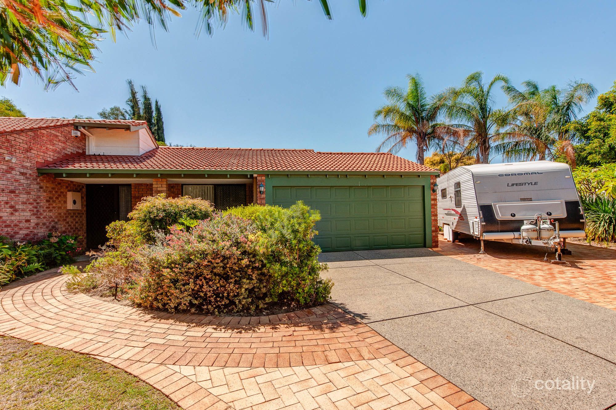 2 Dean Cl, Halls Head, WA 6210