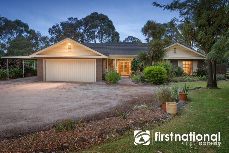 1 Oaktree Dr, Pakenham, VIC 3810