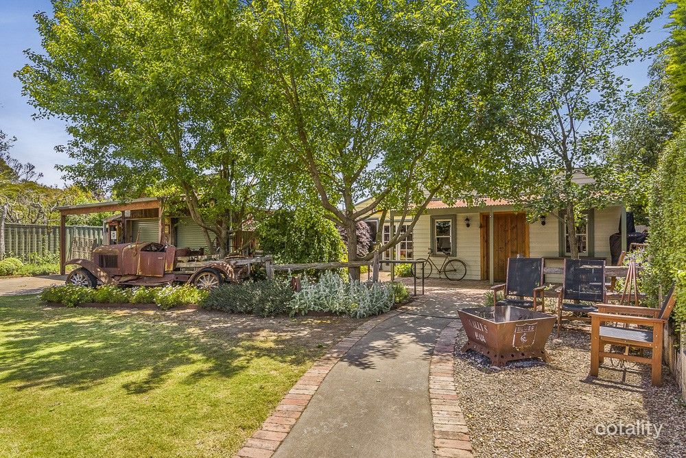 11 Carroll Ct, Gisborne, VIC 3437