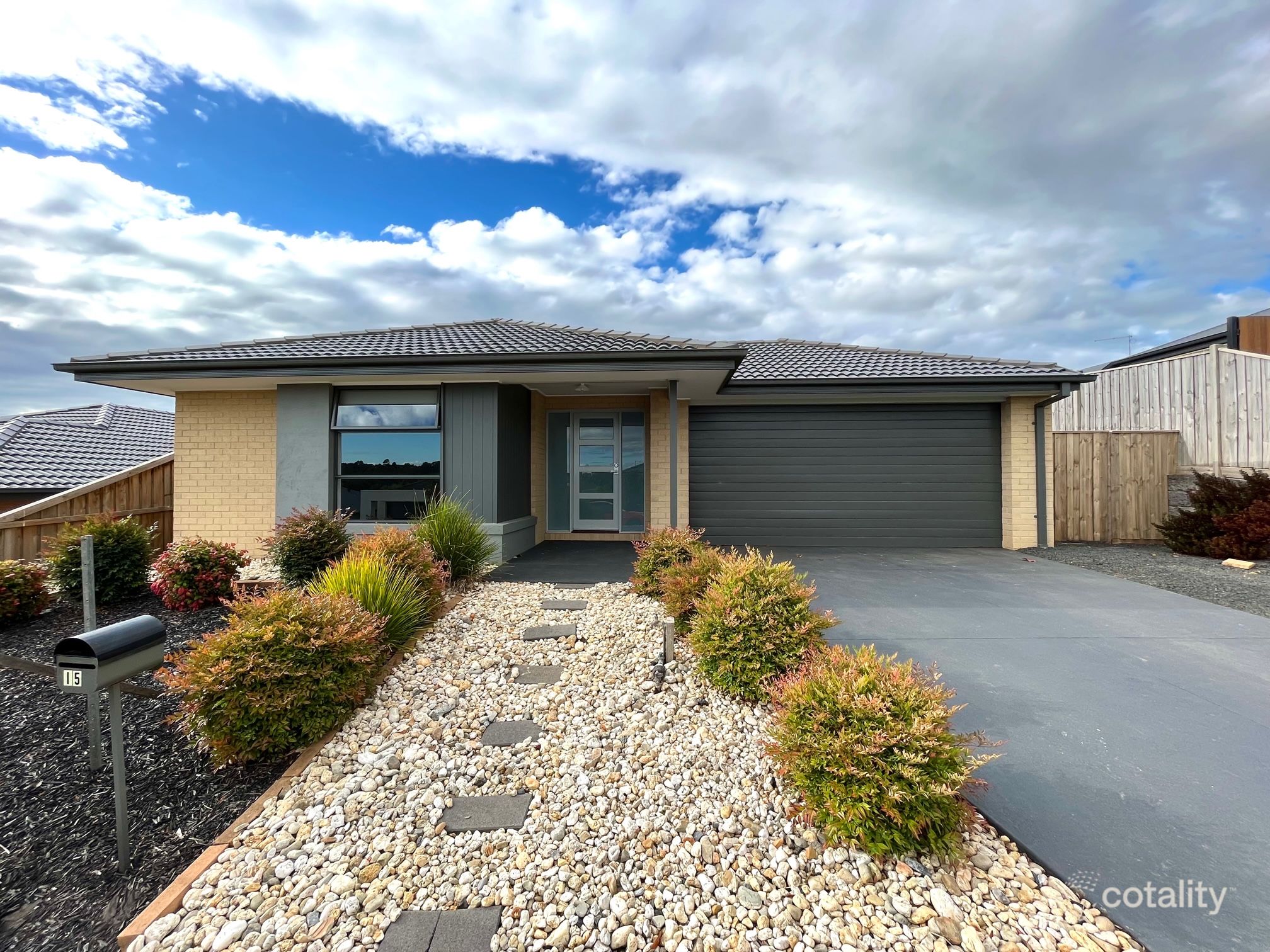 15 Fieldstone Ave, Warragul, VIC 3820