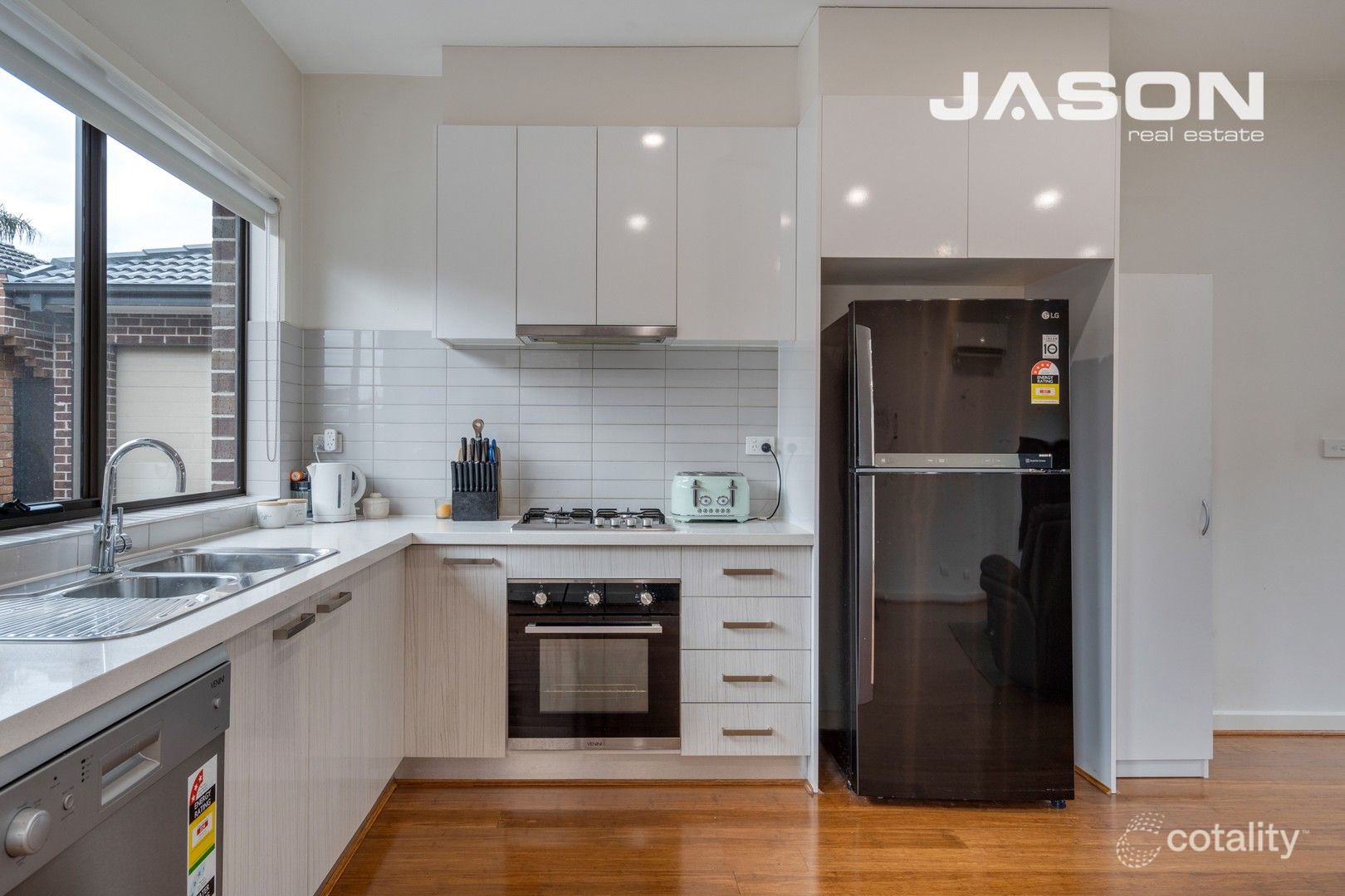 2/13 Banksia Gr, Tullamarine, VIC 3043