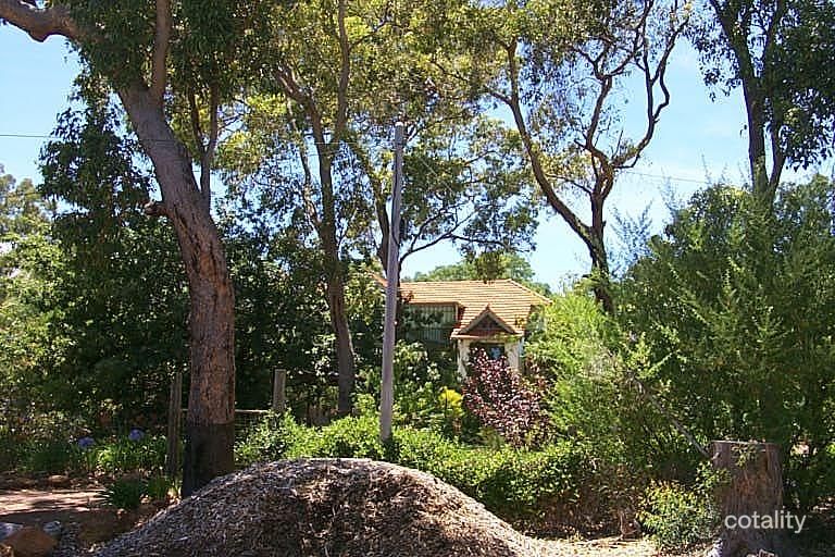 25 Walbeck Rd, Kalamunda, WA 6076