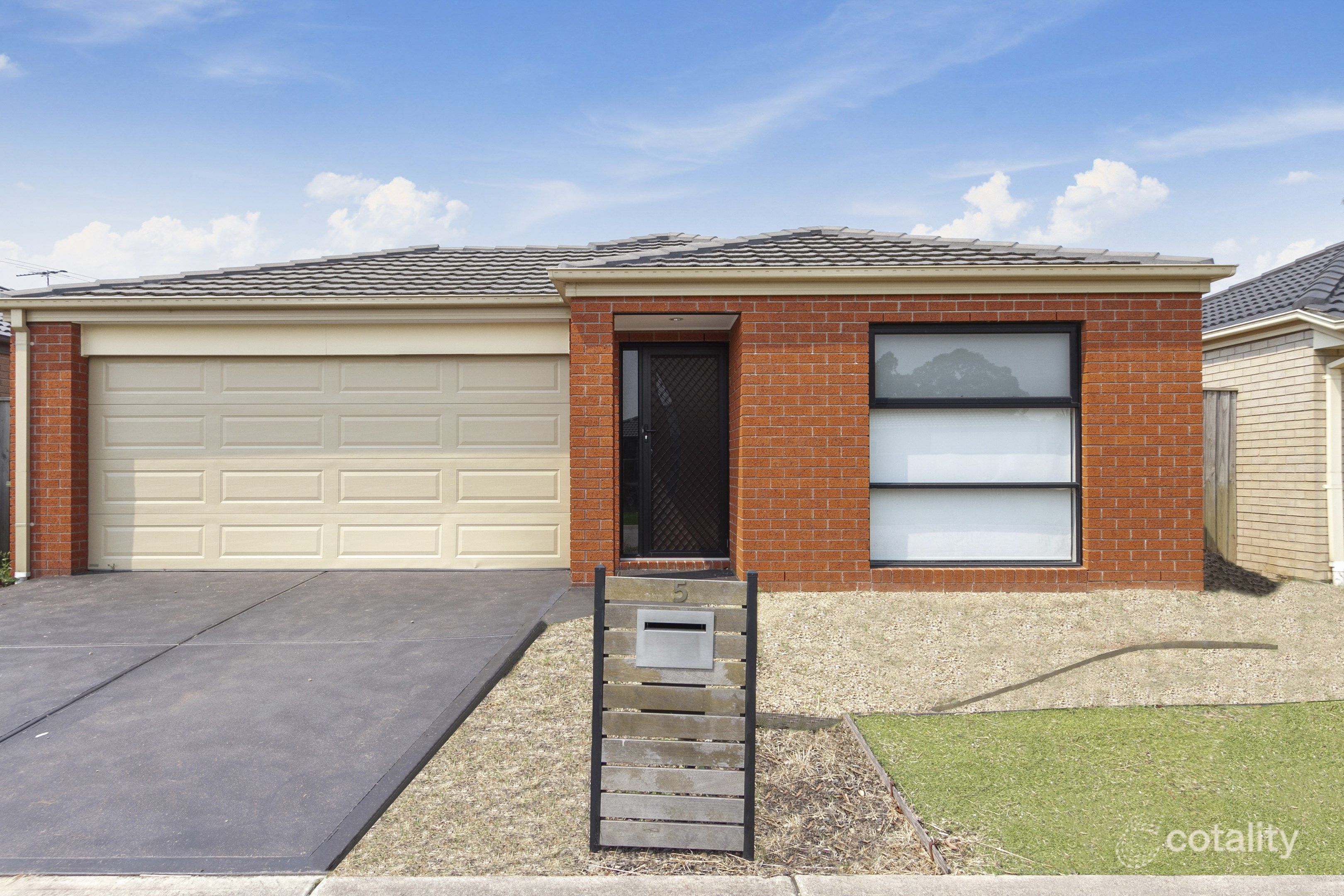 5 Albany Cres, Pakenham, VIC 3810