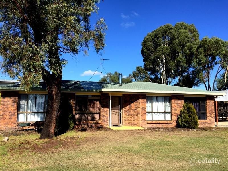 2 Railway St, Cambooya, QLD 4358