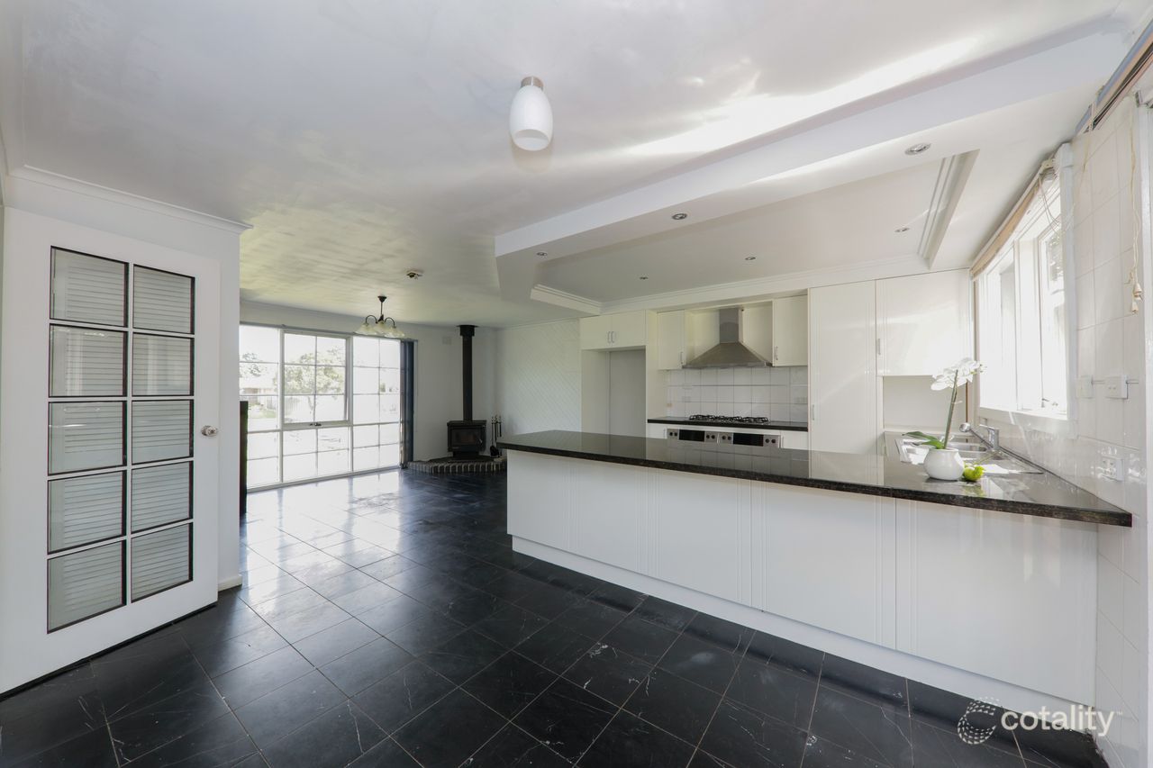 11 Bemersyde Dr, Berwick, VIC 3806