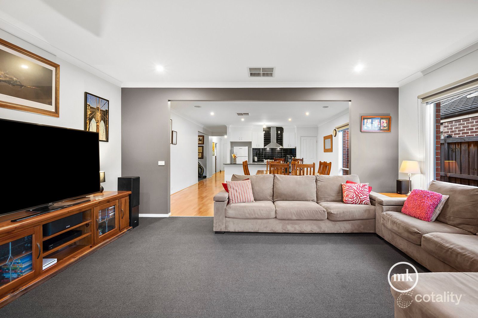 18 Applegum Dr, South Morang, VIC 3752