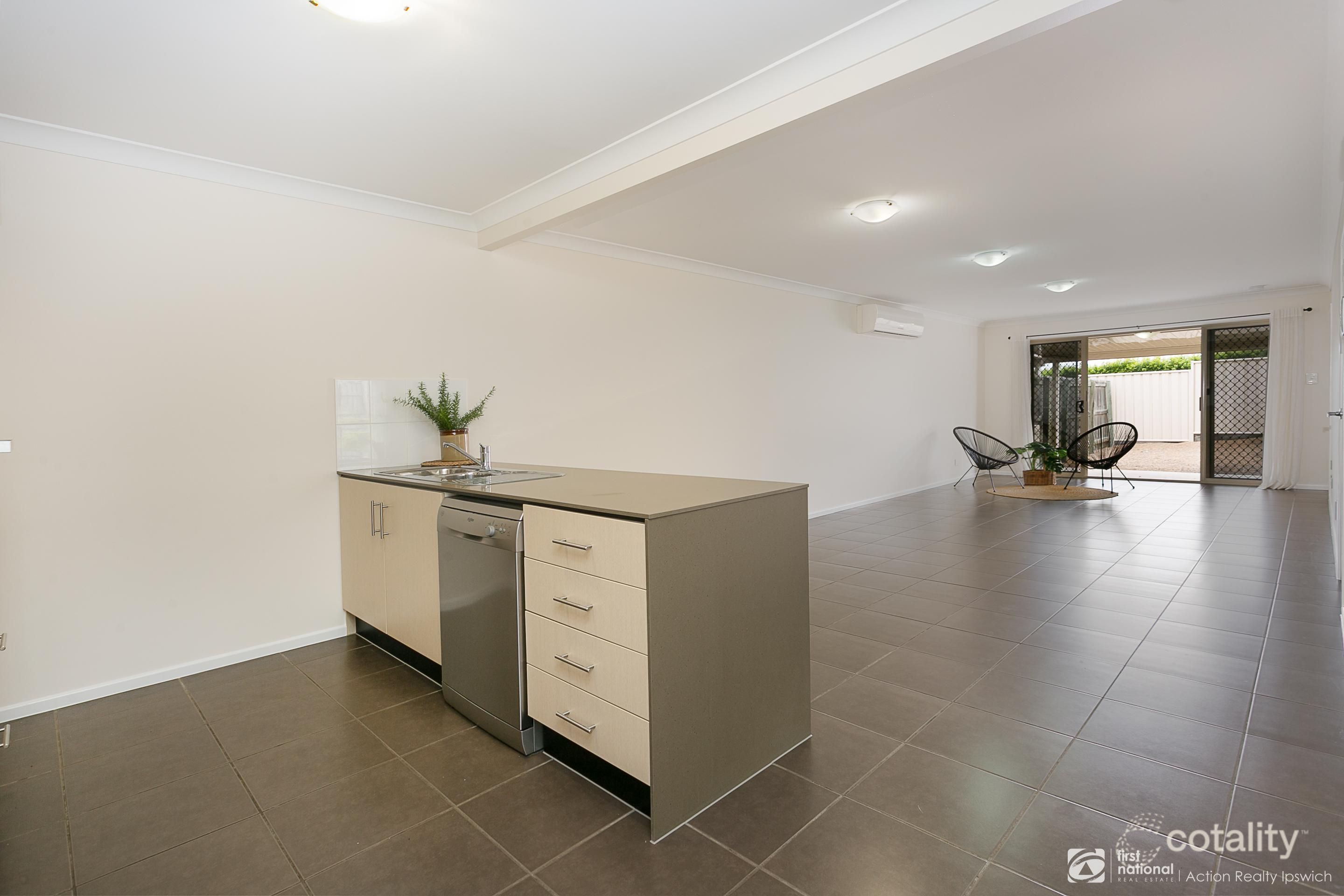 2/12 Lexington St, Flinders View, QLD 4305