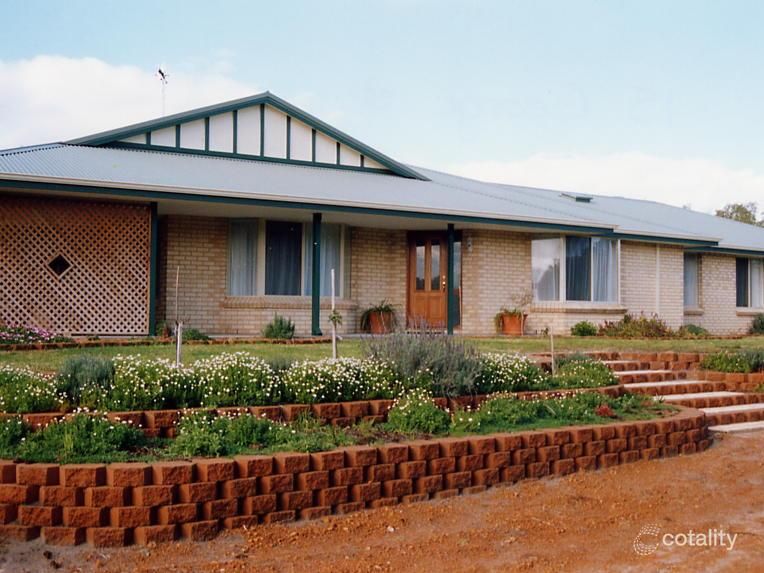 15 George St, Little Grove, WA 6330