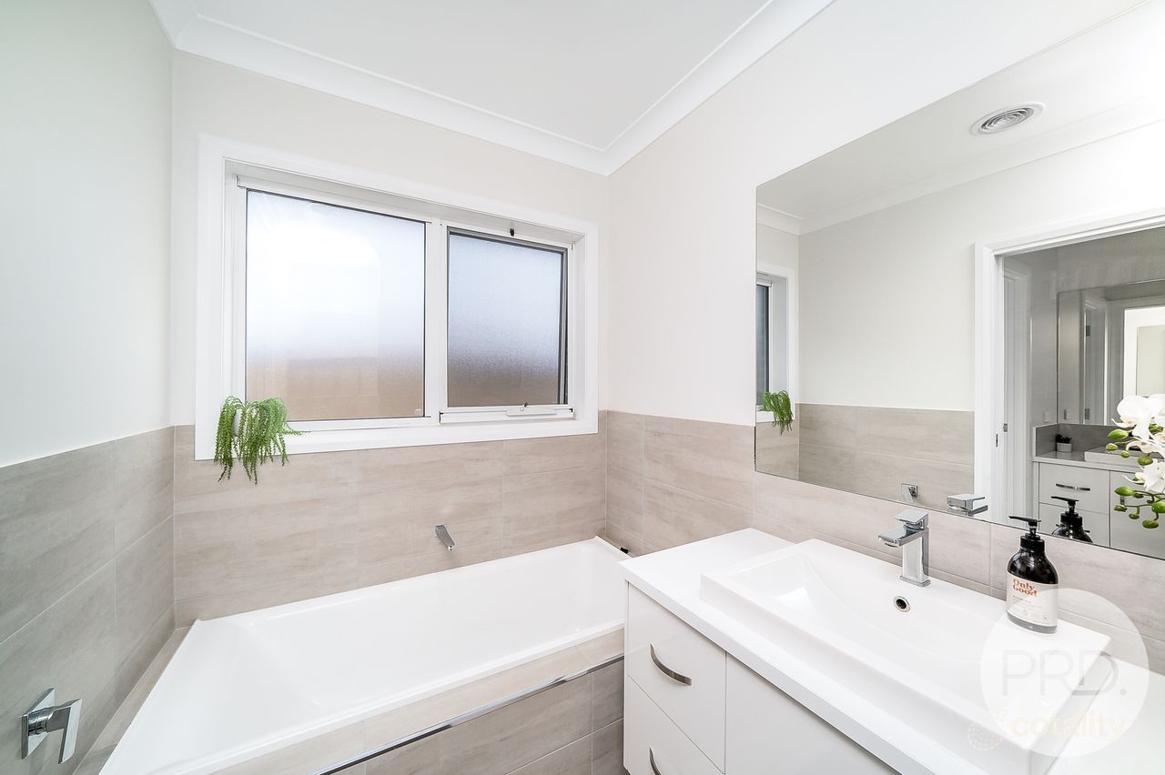 7 Ronald St, Gobbagombalin, NSW 2650