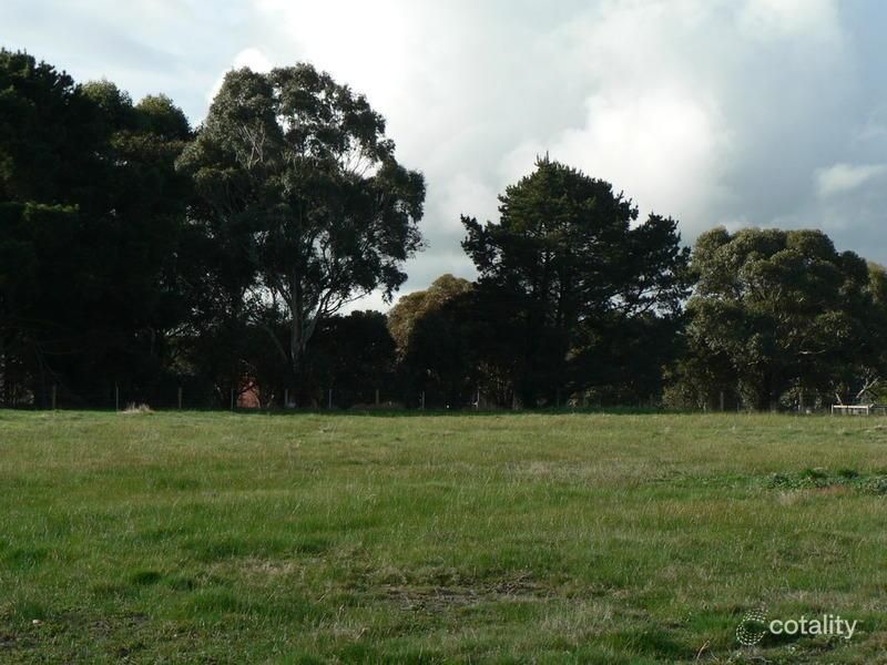 16 Diamond Dr, Cardigan Village, VIC 3352