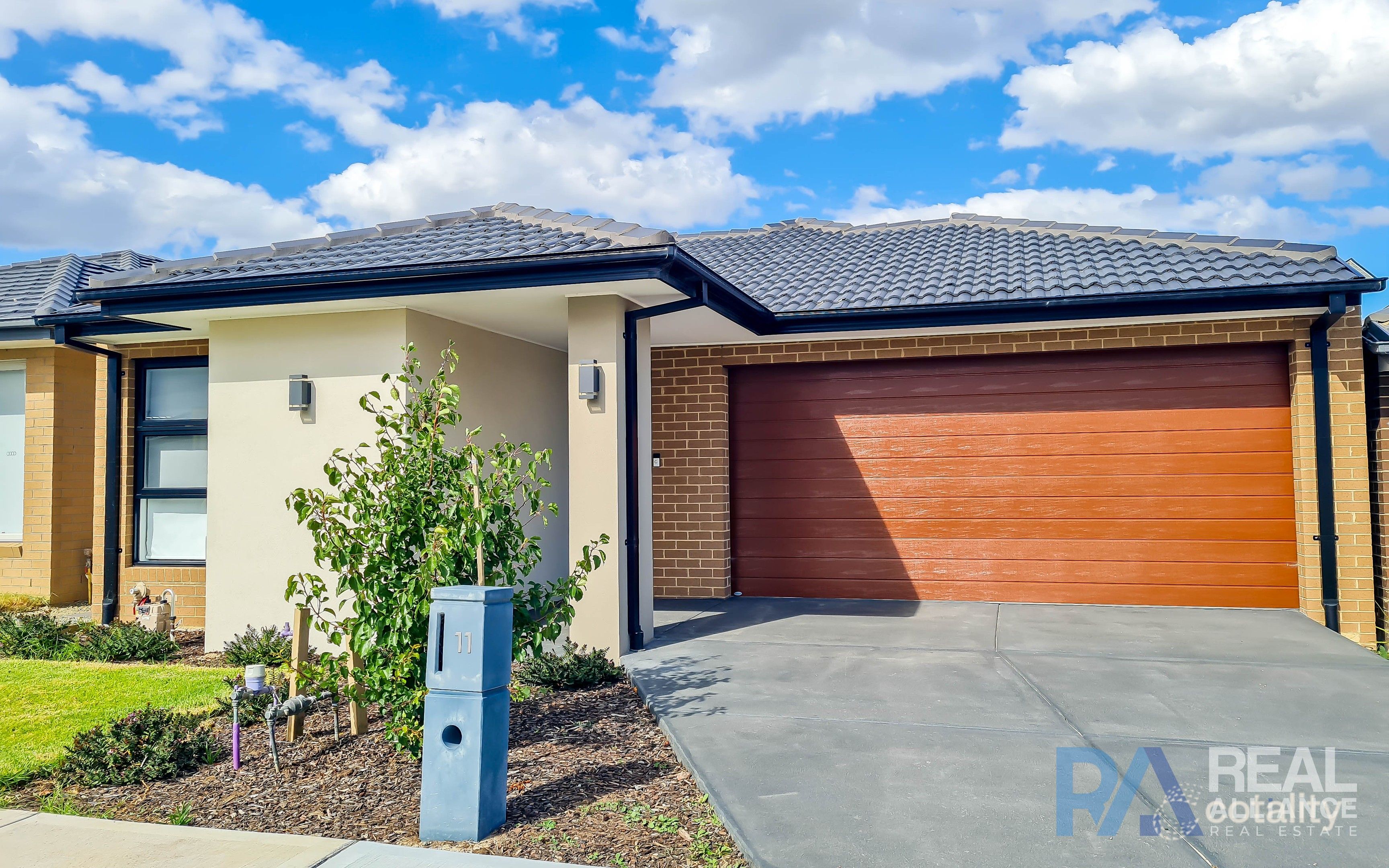 11 Bloodstone Way, Cranbourne East, VIC 3977