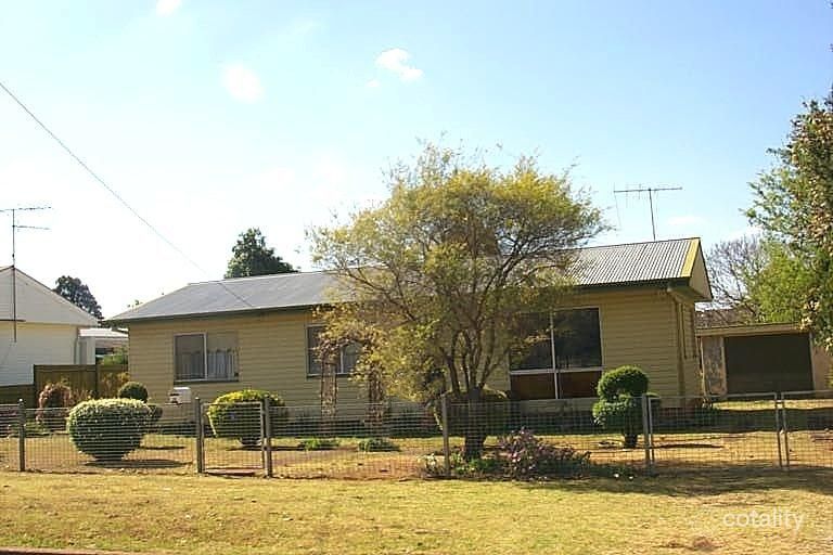 25 Shennan St, Harristown, QLD 4350