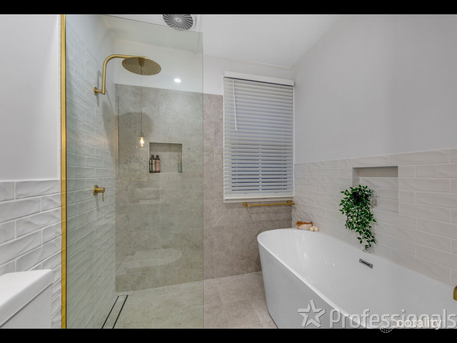 84 Pine St, North Ipswich, QLD 4305