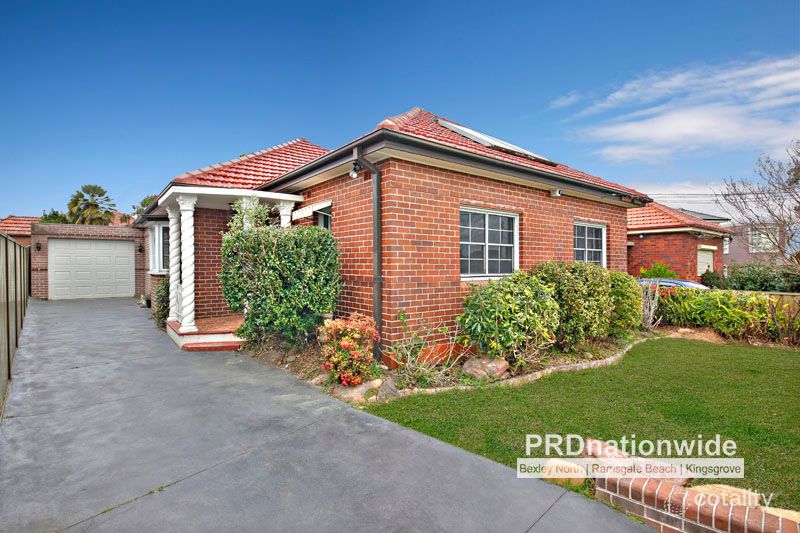 11 Moya Cres, Kingsgrove, NSW 2208