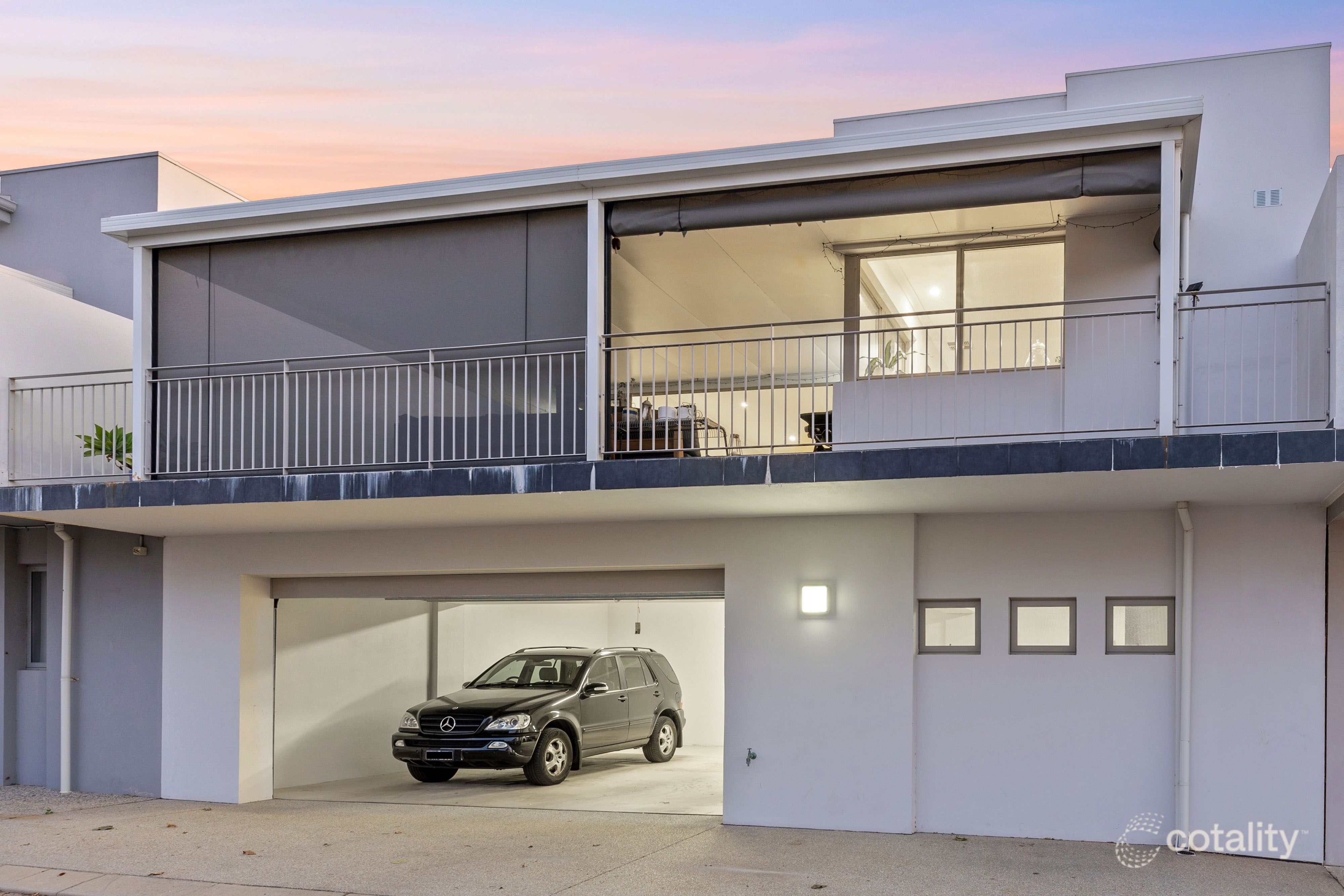 15 Crown Tce, Coogee, WA 6166
