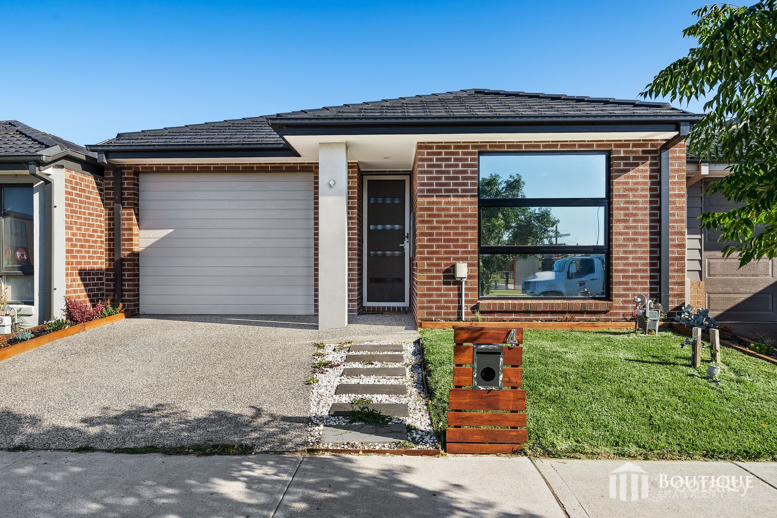 4 Aquatic Dr, Cranbourne West, VIC 3977