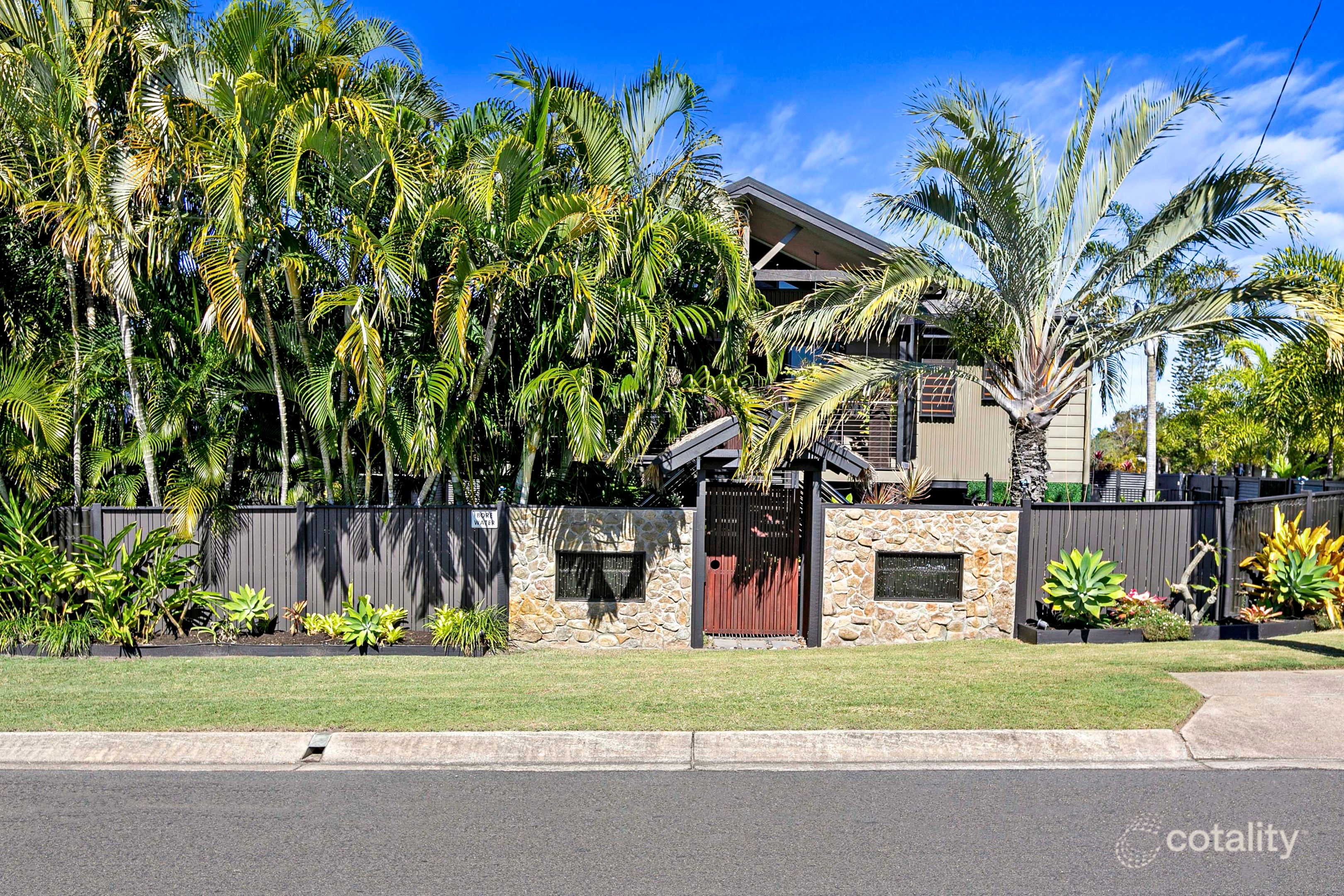 36 Alexander St, Urangan, QLD 4655