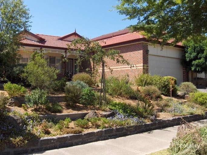 4 Julius Ave, Dingley Village, VIC 3172