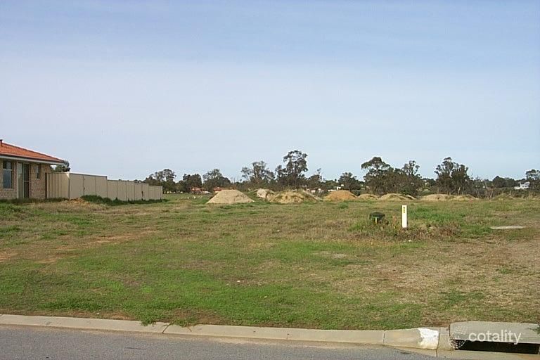 22 Avon Cres, Viveash, WA 6056