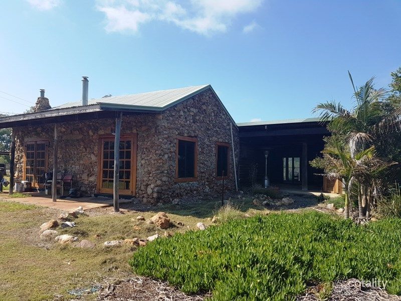 1881 Kingaroy Burrandowan Rd, Wattle Grove, QLD 4610