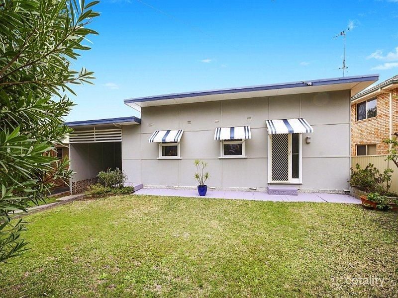 14 Toongara Ave, Bateau Bay, NSW 2261