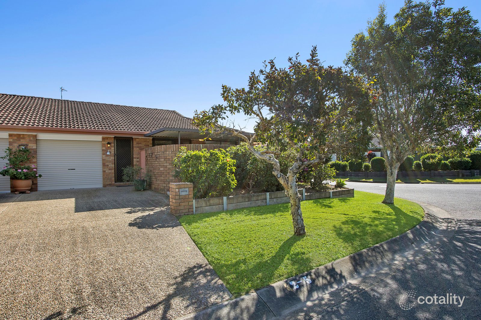 2/5 Bottlewood Ct, Burleigh Waters, QLD 4220