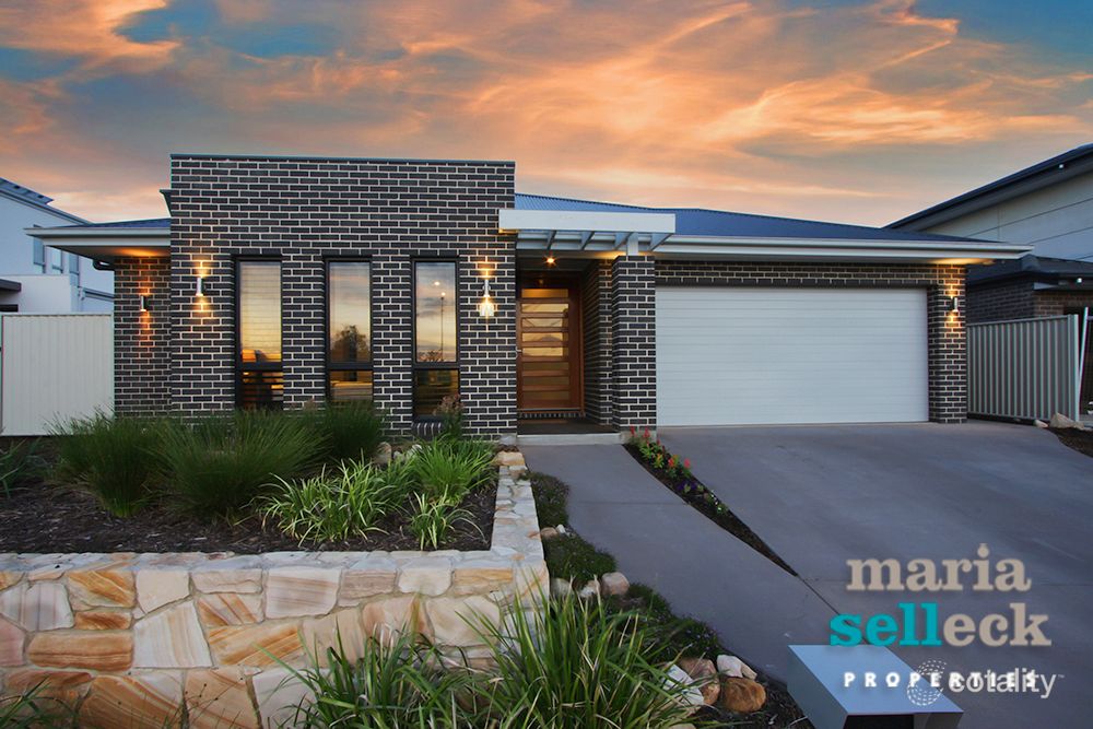 16 Cazneaux Cres, Weston, ACT 2611