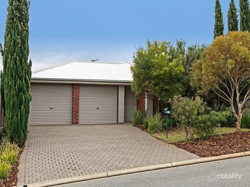 11 Hampshire Dr, Craigmore, SA 5114