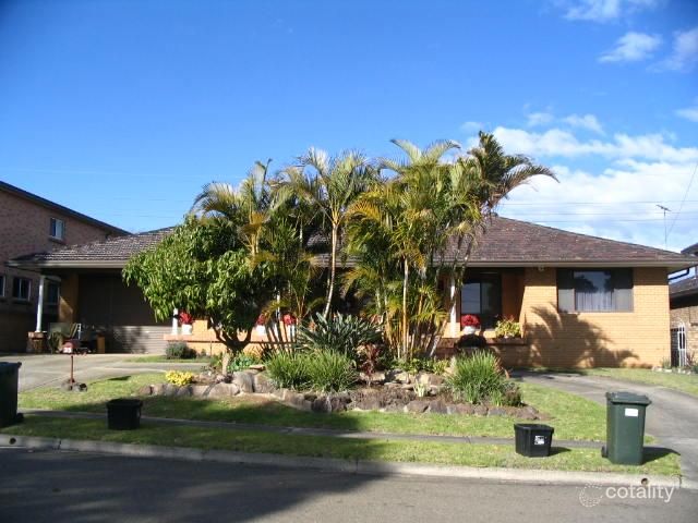 25 Simone Cres, Casula, NSW 2170