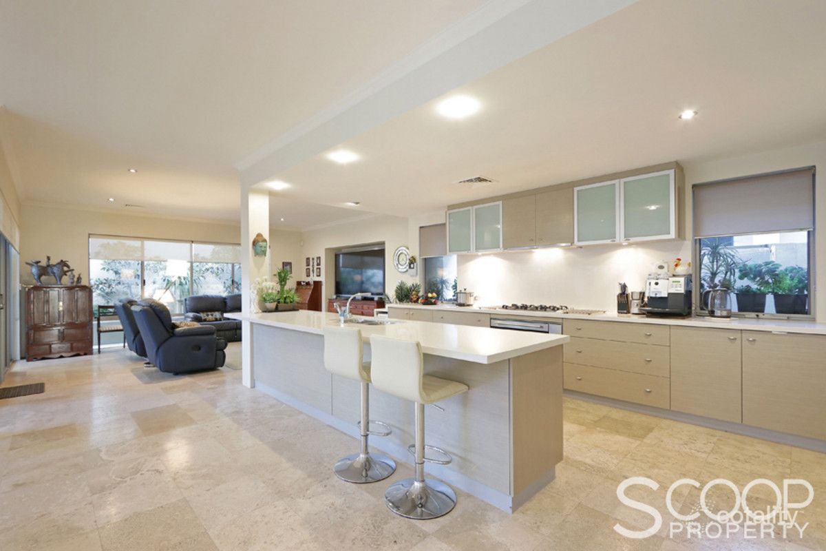 7 Barrow Cres, North Coogee, WA 6163