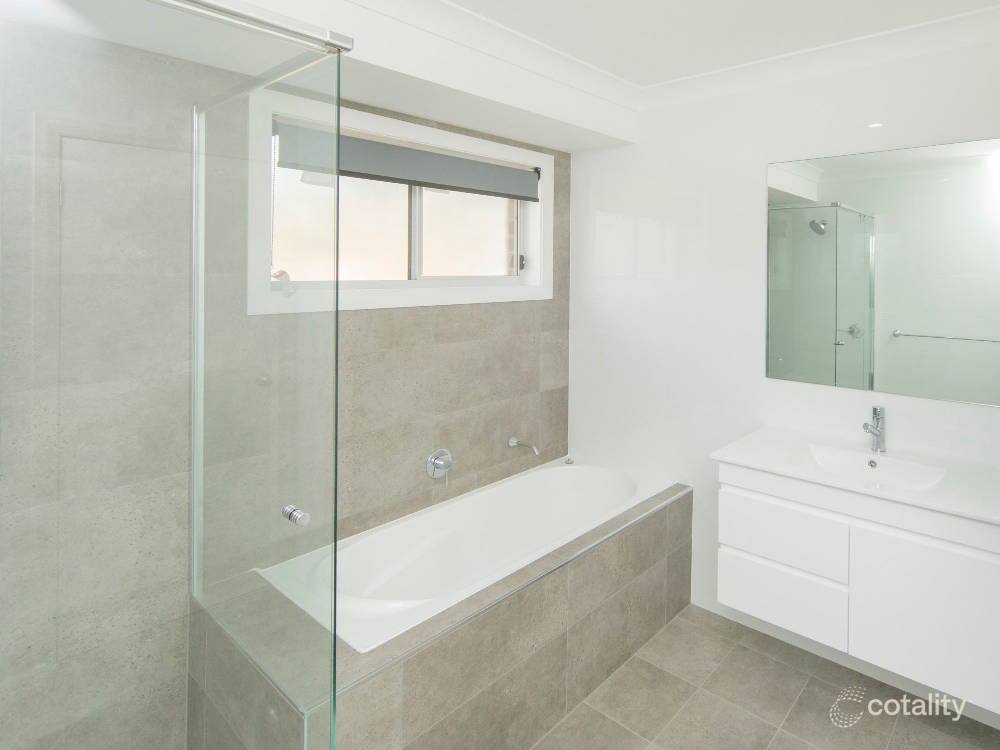 2/8 Turnberry Cl, Fletcher, NSW 2287