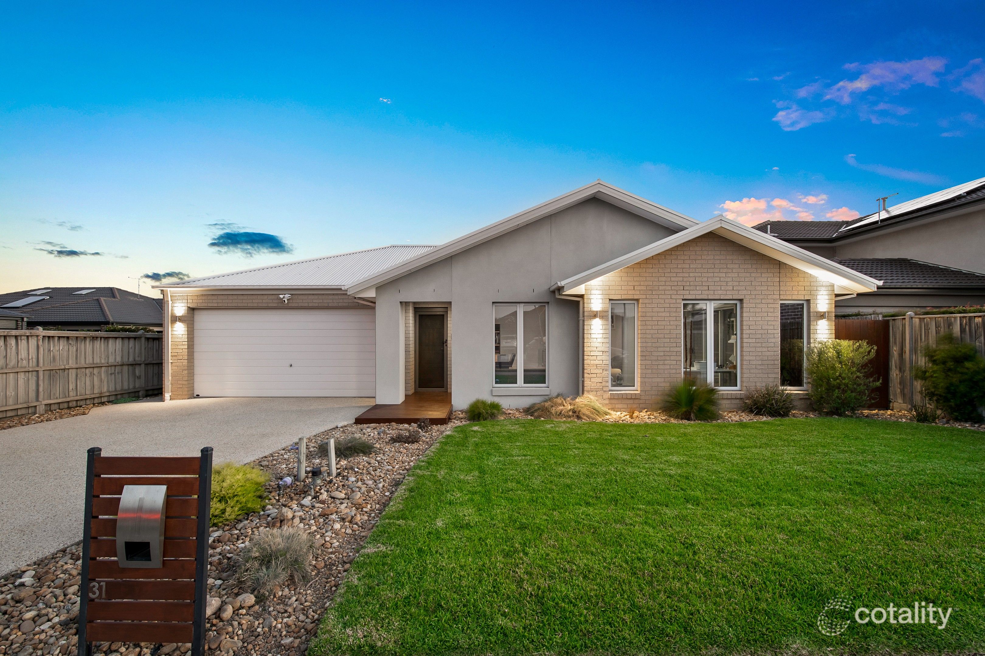 31 Chantenay Pde, Cranbourne North, VIC 3977