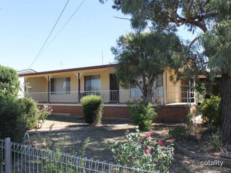 81 Pine St, West Wyalong, NSW 2671
