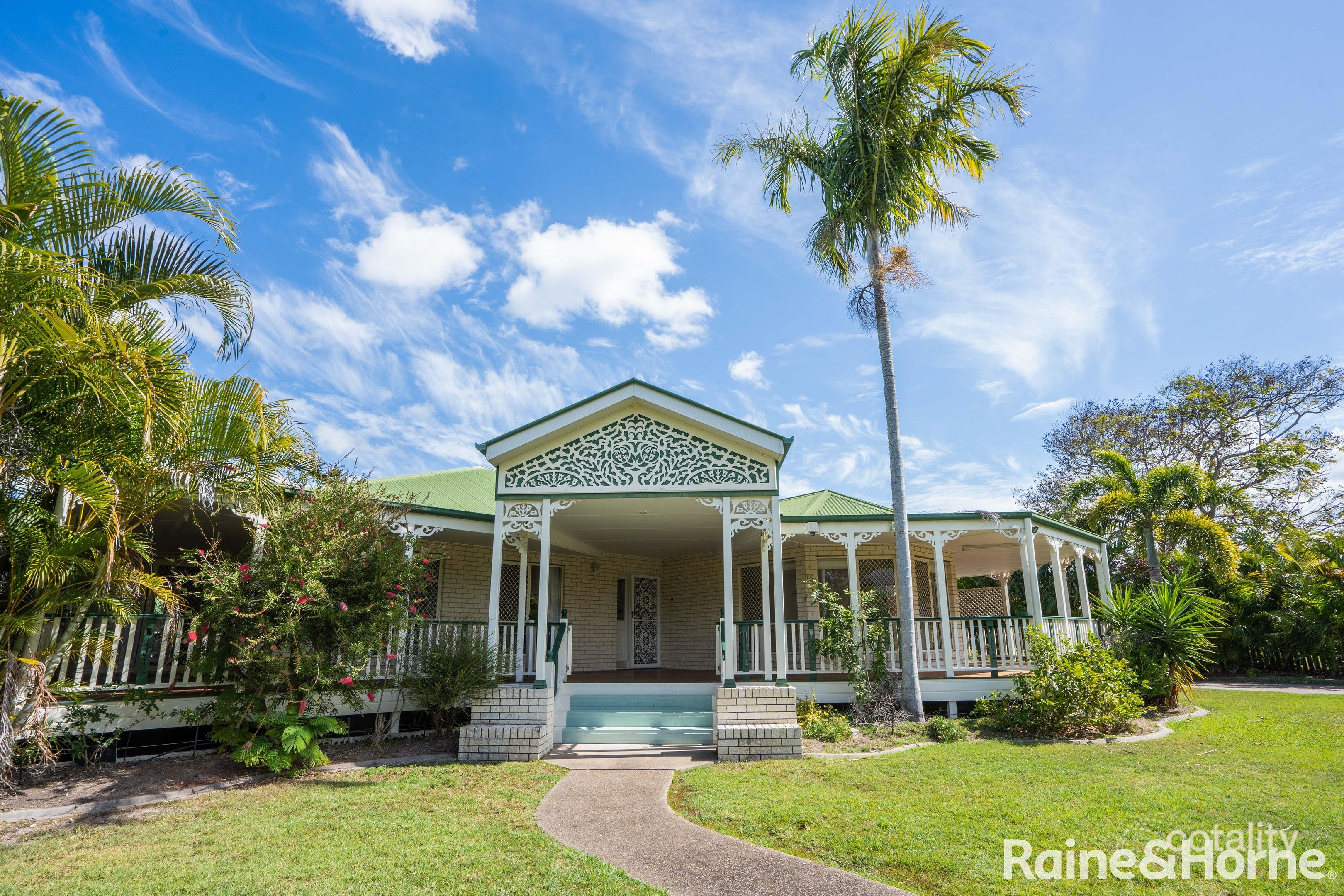 11 Moolyyir St, Urangan, QLD 4655