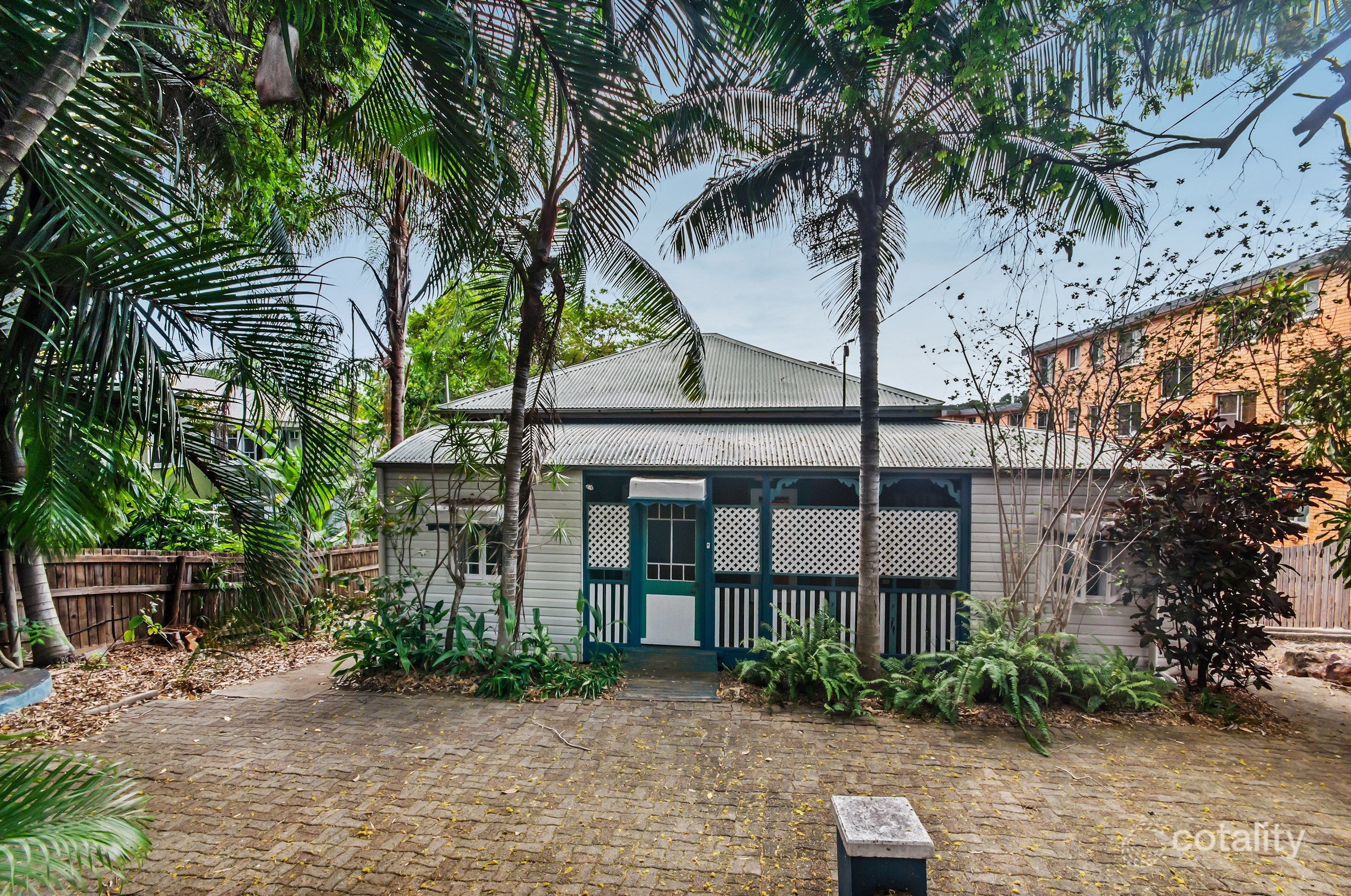 24 Queen St, North Ward, QLD 4810