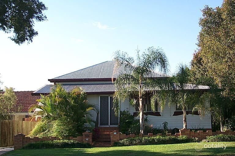 63 Leslie St, Bardon, QLD 4065