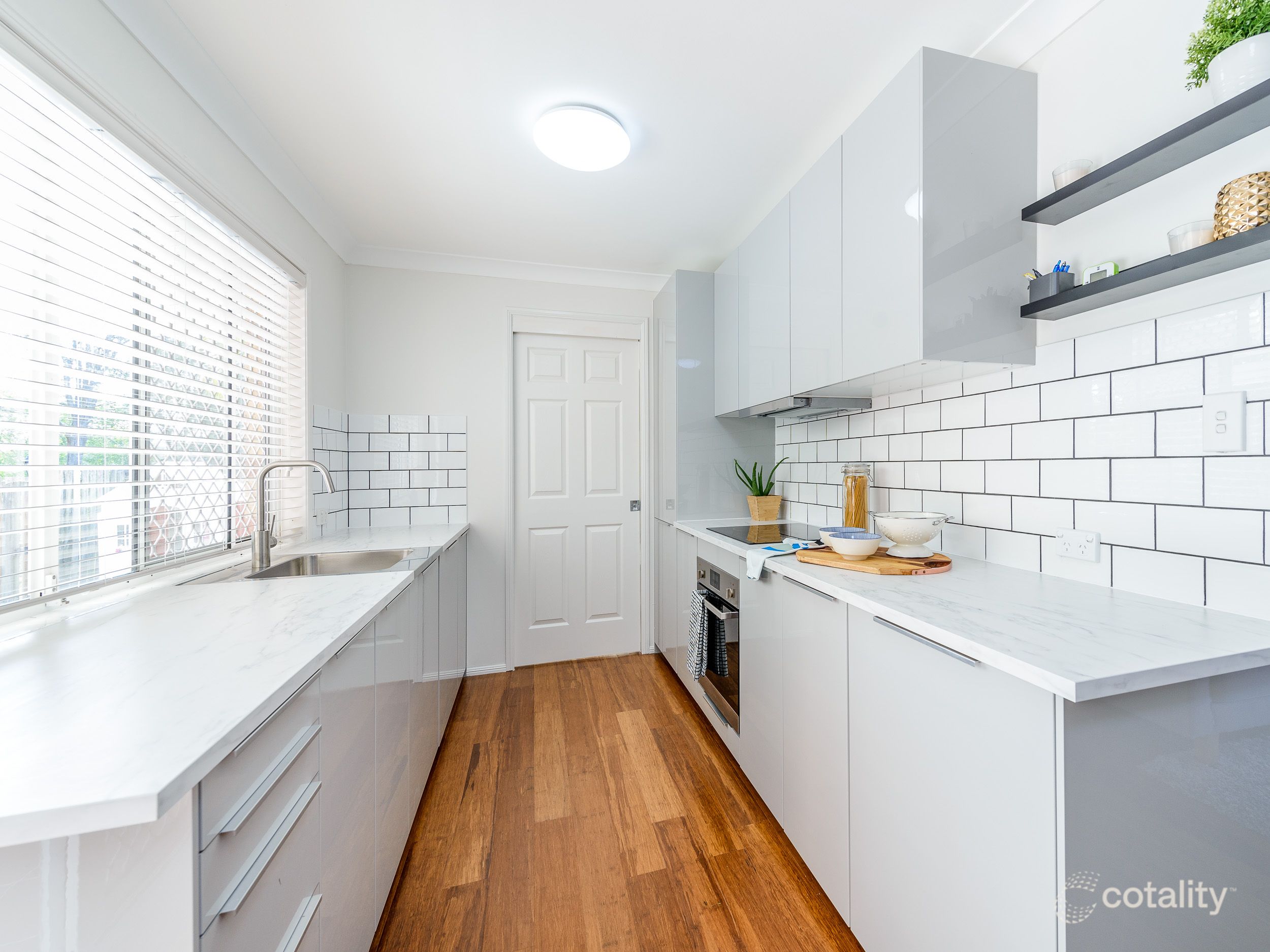 2 Guy Lane, Oxenford, QLD 4210
