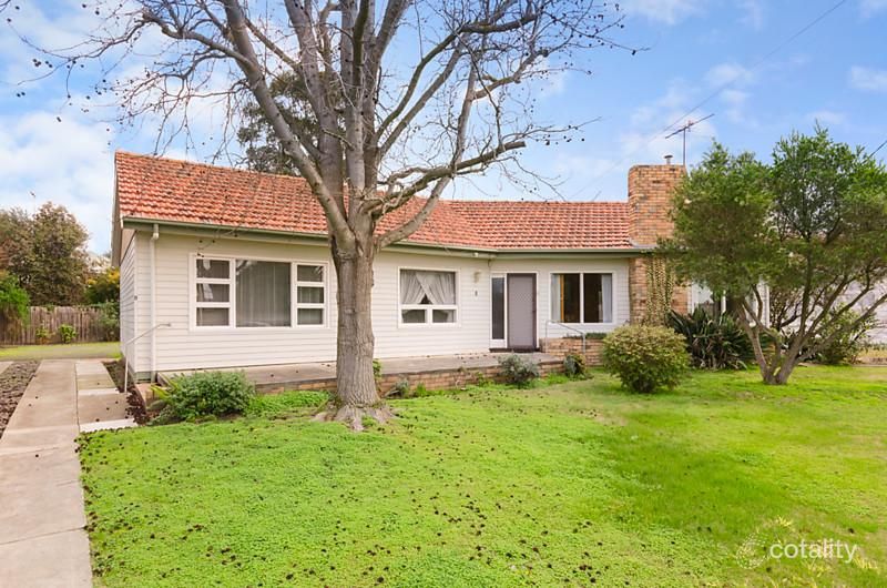 8 Highview Pde, Hamlyn Heights, VIC 3215