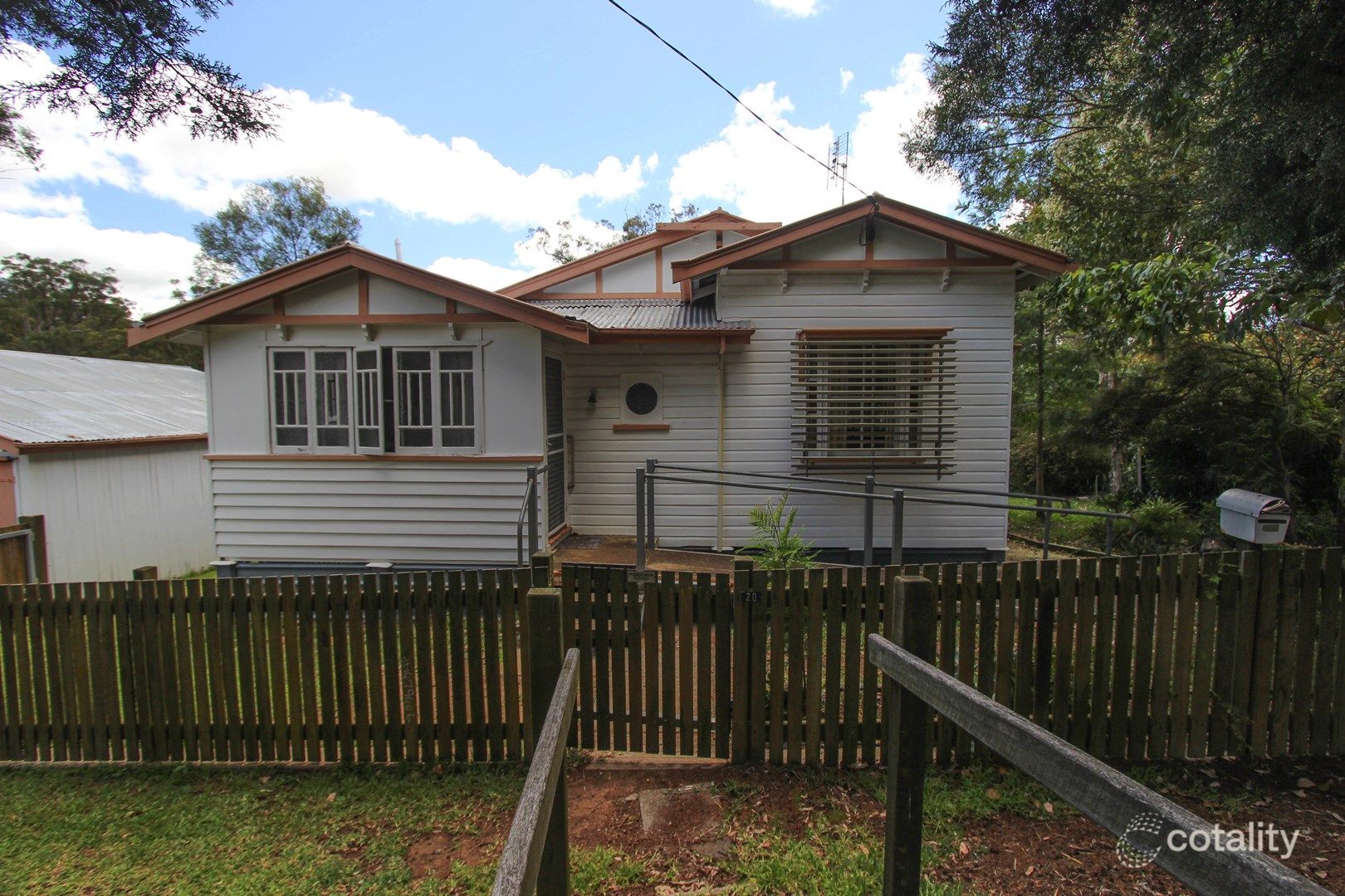 20 Esk St, Crows Nest, QLD 4355
