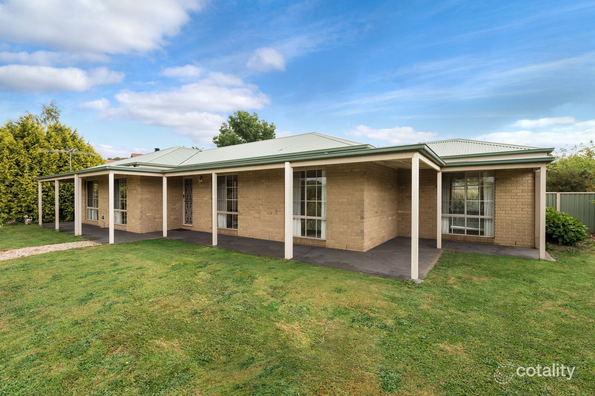 26 Robb Dr, Romsey, VIC 3434