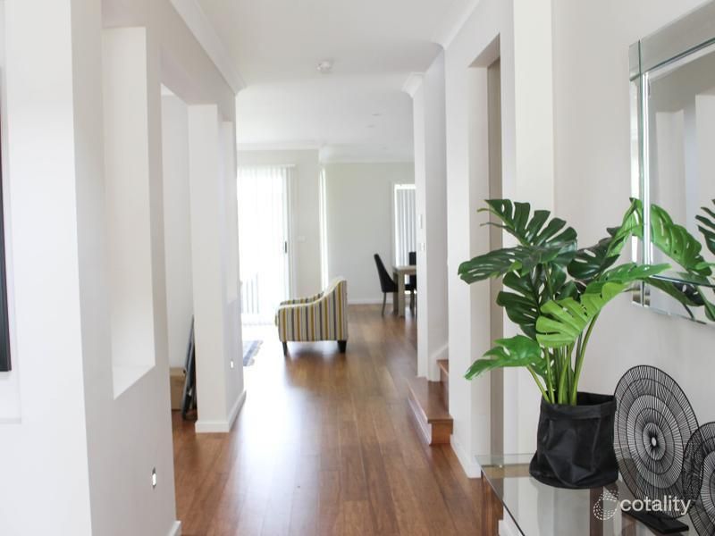 4 Oakhill Cres, Colebee, NSW 2761