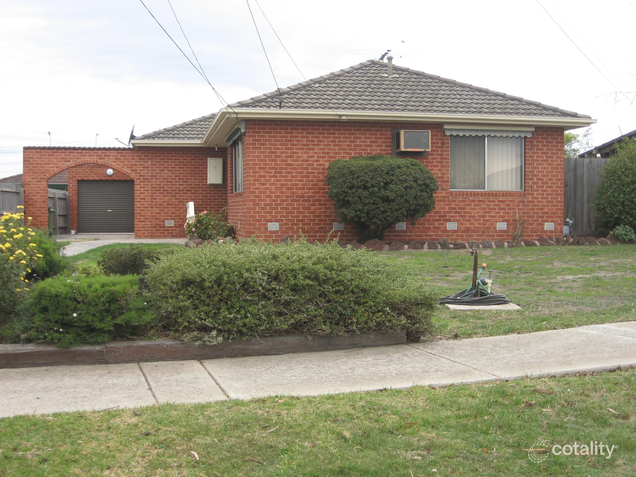 5 Chisholm Cl, Gladstone Park, VIC 3043