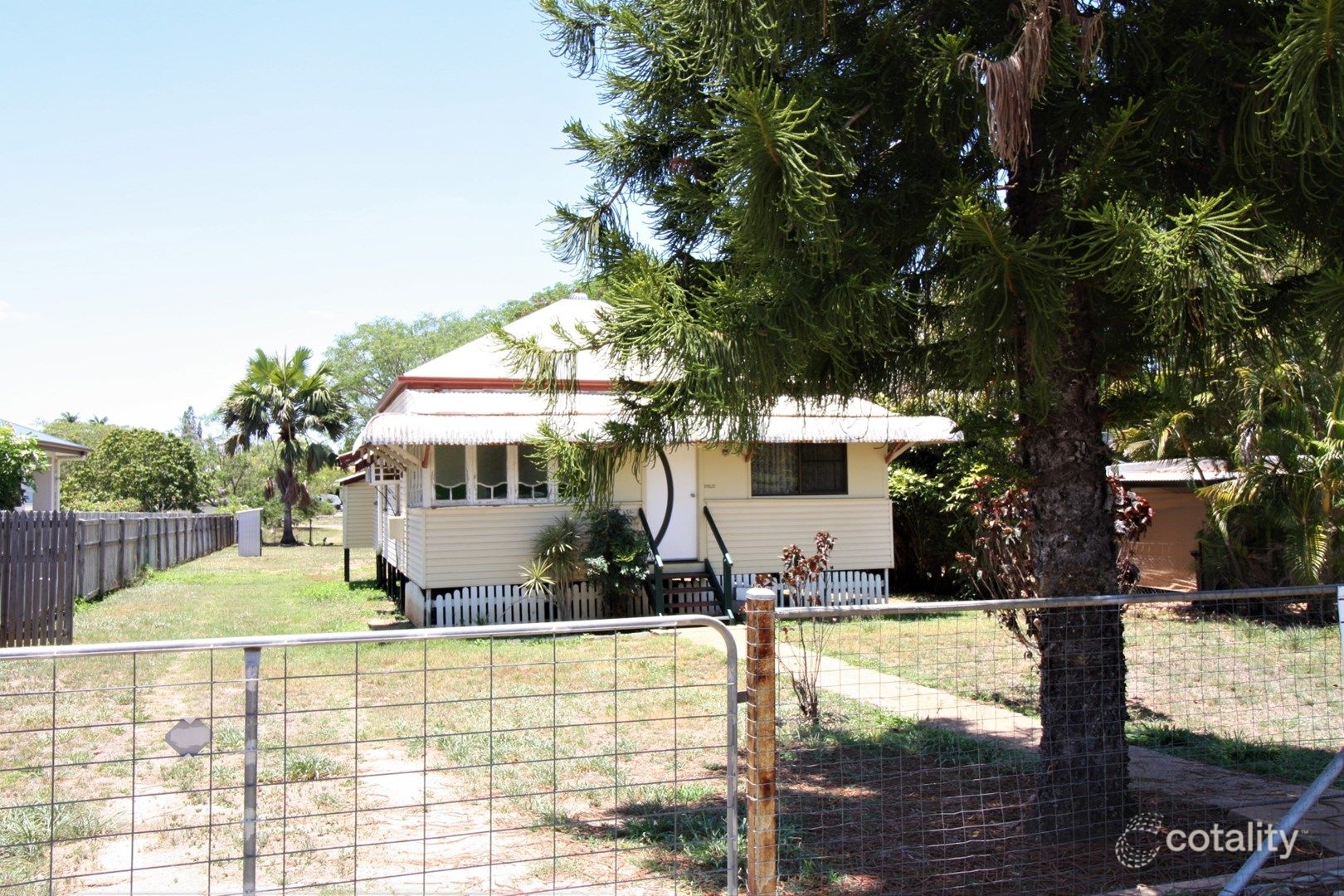11 Oliver St, Towers Hill, QLD 4820