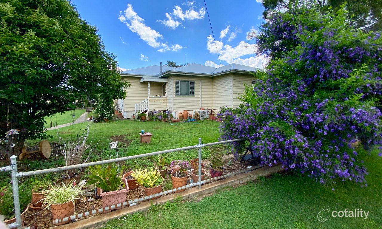 17 Cribb St, Oakey, QLD 4401