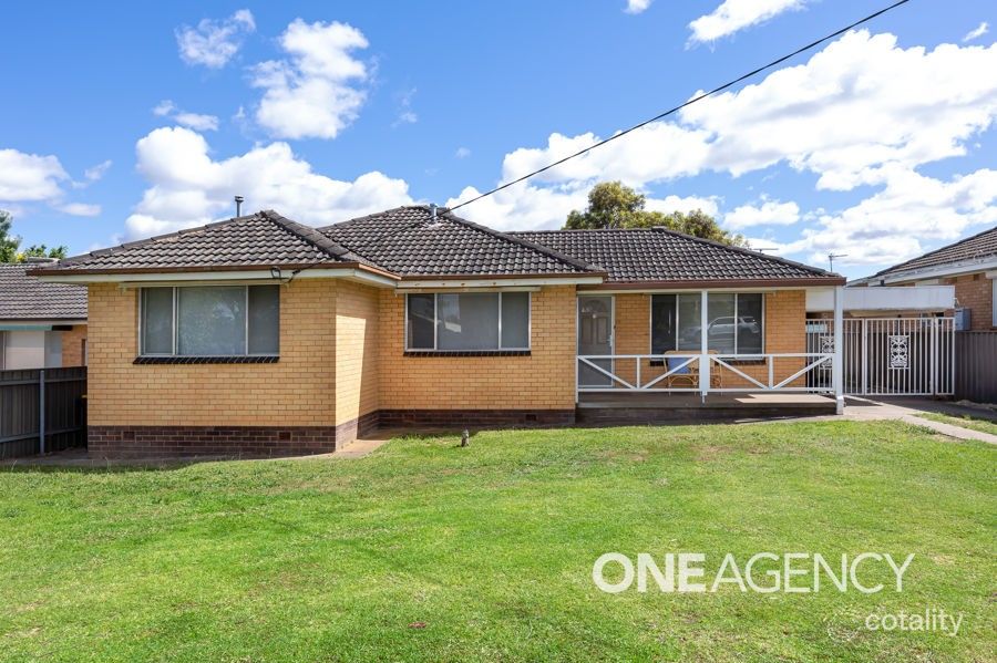 19 Leavenworth Dr, Mount Austin, NSW 2650