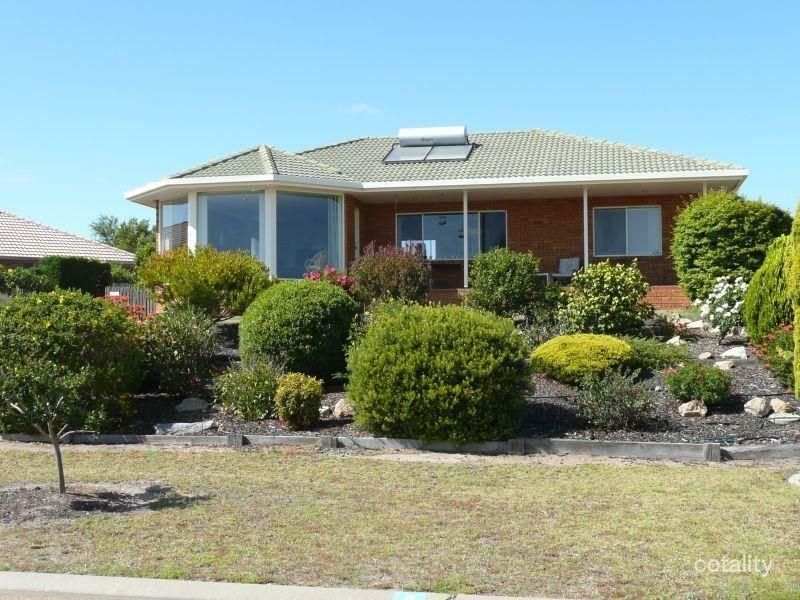 8 Windermere Tce, Paynesville, VIC 3880