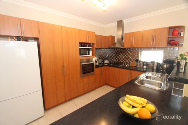 9b Hollitt Pl, Noranda, WA 6062