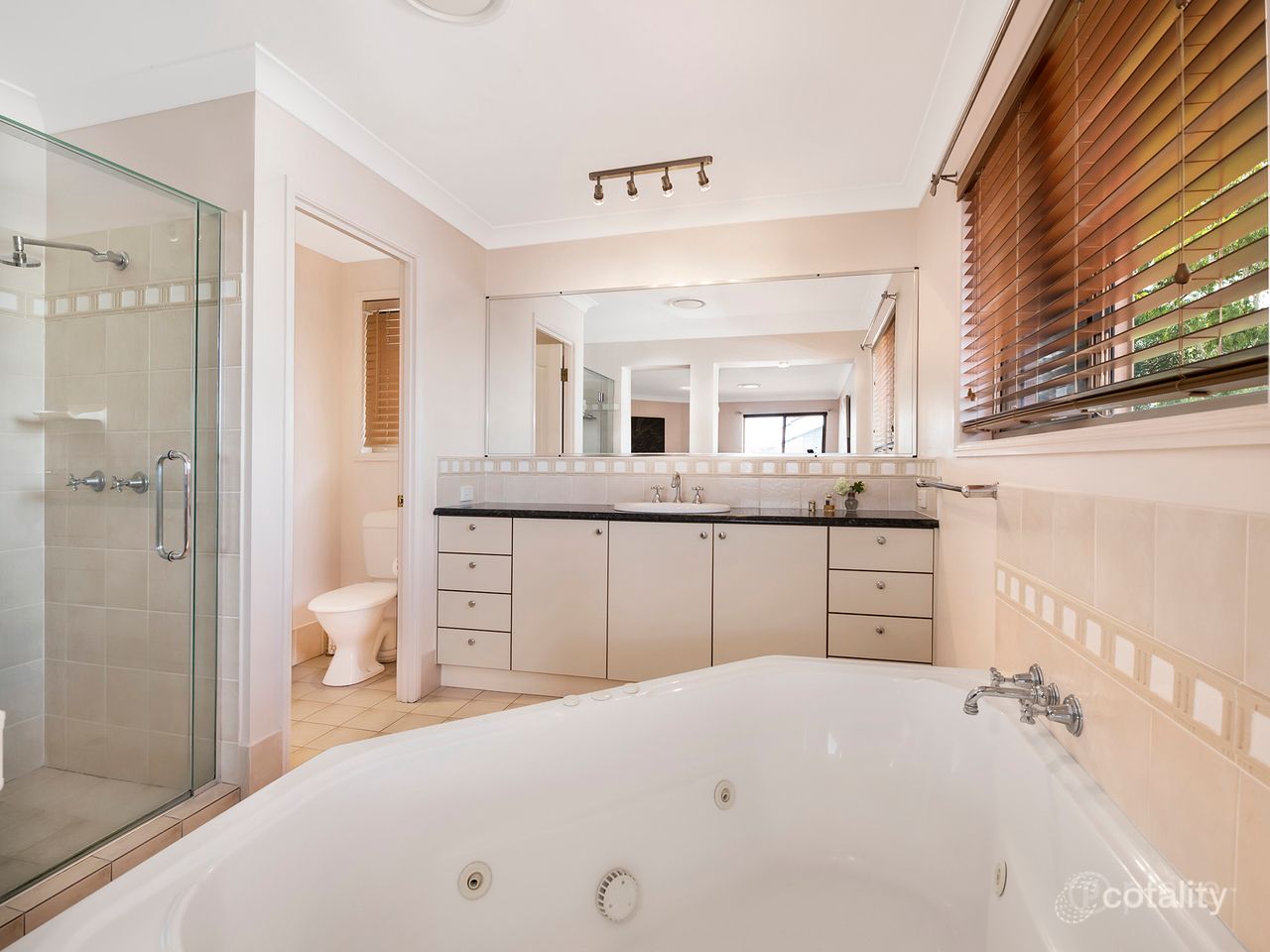 72 Pembroke St, Carina, QLD 4152