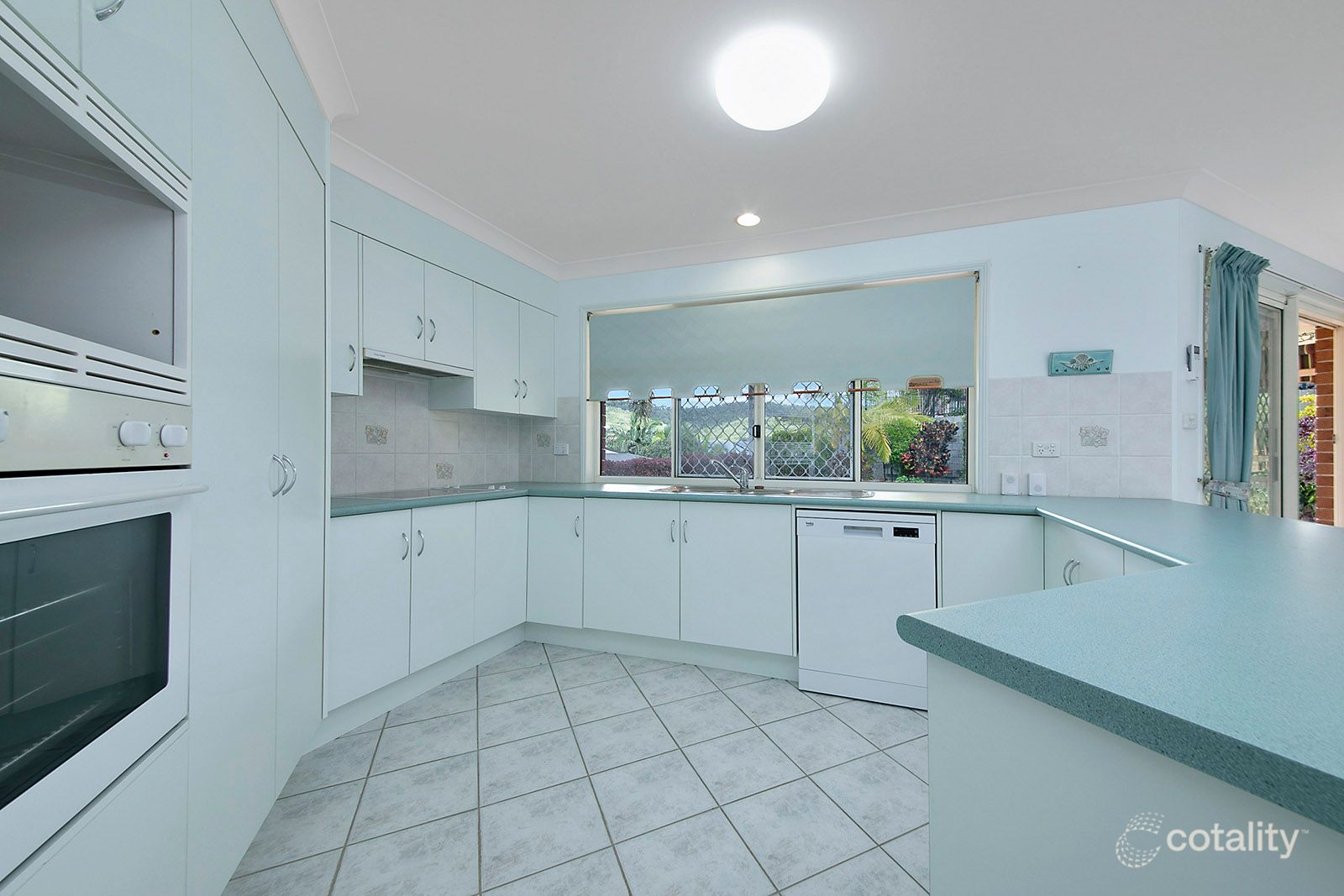 12 Yearsley Gr, Pacific Heights, QLD 4703